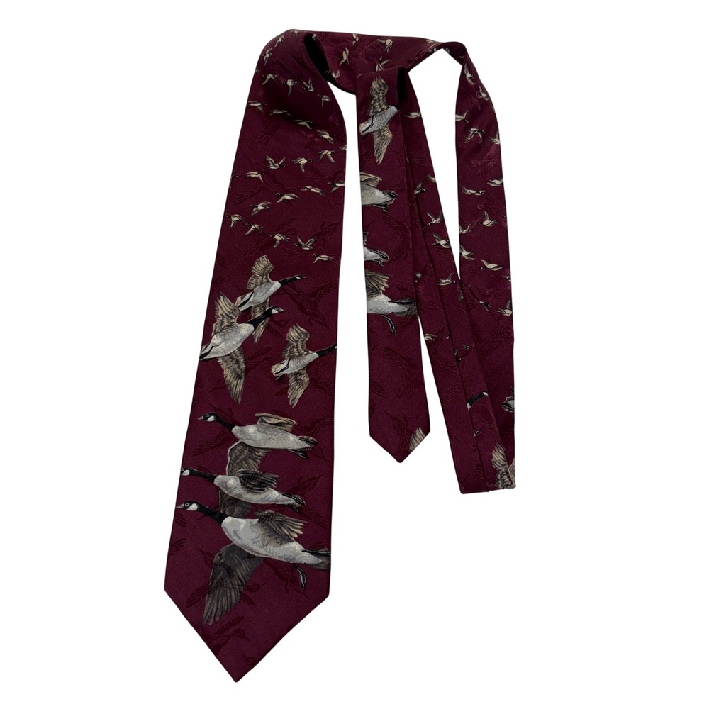 Vintage Field & Stream Ducks Unlimited Canada Geese Flying Silk Tie Burgundy